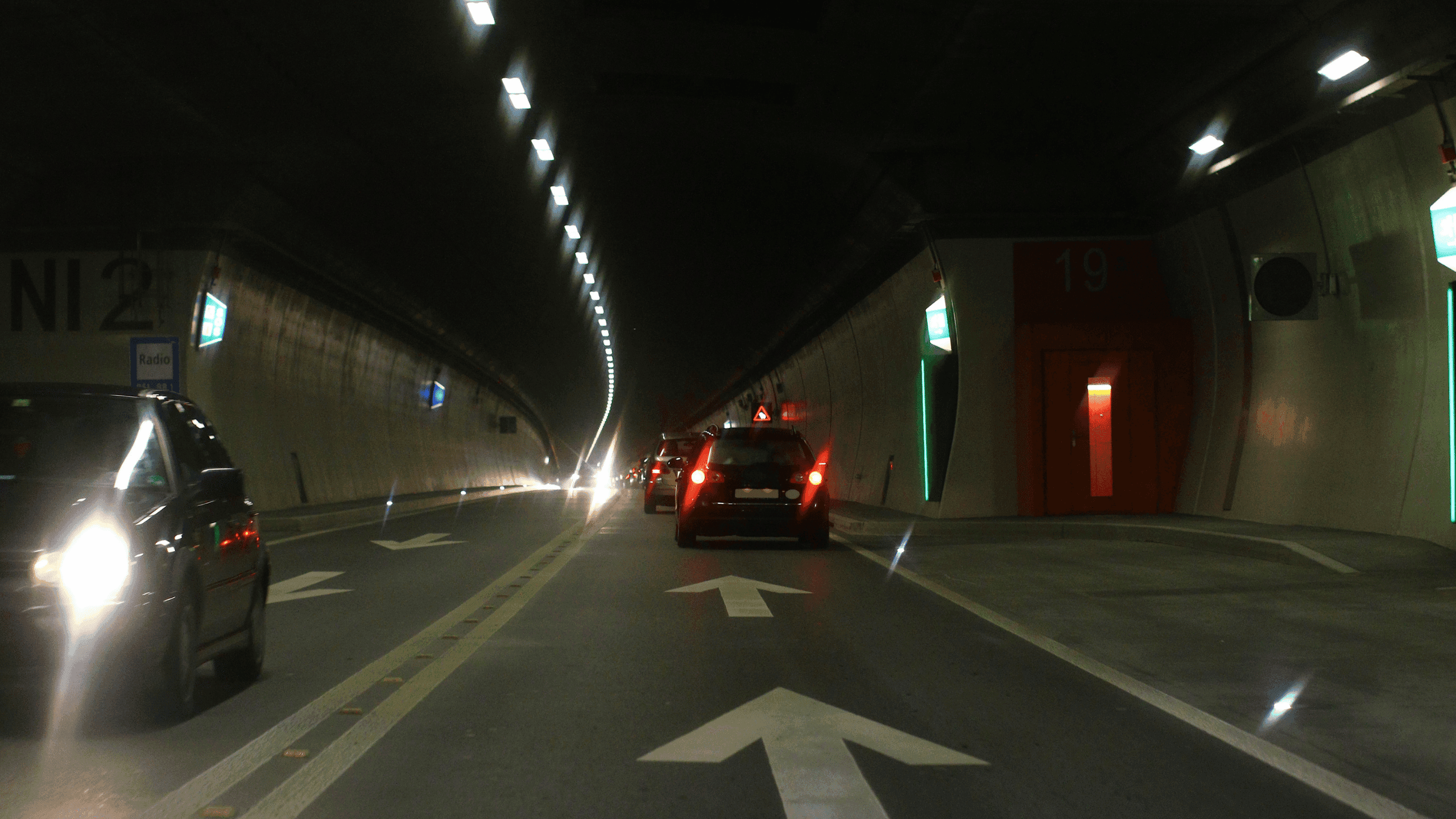 Kolona, tunel, podzemna garaža: zašto je zrak u autu gori nego uz cestu